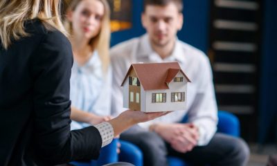 female-realtor-interior-designer-showing-3d-model-house-cute-caucasian-couple-1024x684-1