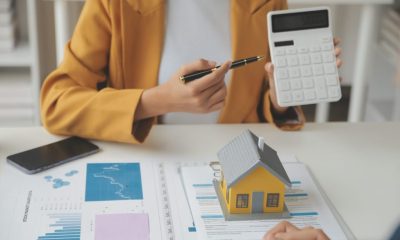 real-estate-brokerage-agent-deliver-sample-model-house-customer-mortgage-loan-agreement-making-lease-buy-sell-house-contract-home-insurance-mortgage-loan-concept-1024x683-1